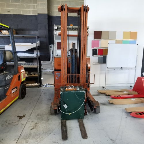 Nissan 1.5T 6M Electric Reach Truck front